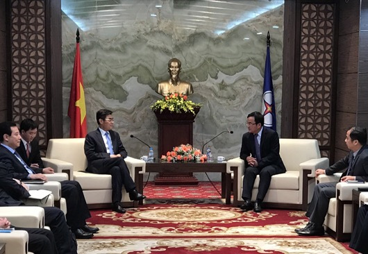 原标题：国家电网舒印彪：推动能源清洁转型助力可持续发展            　　11月10日，亚太经合组织(APEC)工商领导人峰会在越南岘港举行，国家主席习近平出席峰会并发表题为《抓住世界经济转型机遇 谋求亚太更大发展》的主旨演讲。　　在主旨演讲中，习近平主席强调，世界正处在快速变化的历史进程之中，世界经济正在发生更深层次的变化