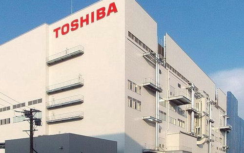
                
	
                    
	11月14日，海信集团旗下上市公司海信电器股份有限公司与东芝株式会社在东京联合宣布：东芝映像解决方案公司（Toshiba Visual Solutions Corporation，简称TVS）股权的95%正式转让海信。转让完成后，海信电器将享有东芝电视产品、品牌、运营服务等一揽子业务，并拥有东芝电视全球40年品牌授权
