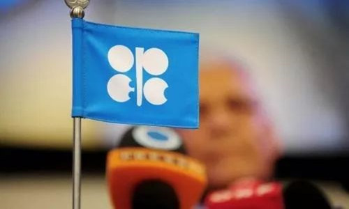 原标题：一文读懂OPEC最新石油报告             编译/王方玉 华夏能源网编辑整理，转载须授权 近期，OPEC发布了一年一度的报告《世界石油展望2040》（以下简称“《报告》”）。该报告修正了2016年报告的一些预测结果，并从世界能源需求，世界石油需求，石油天然气供给，炼厂未来展望和石油运输、贸易等多个议题阐述2040年世界石油的崭新图景