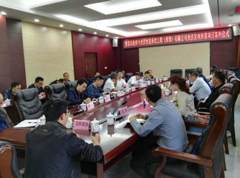 金投原油网11月16日讯，近日，光伏扶贫养老工程与望谟县人民政府举行签约仪式，光伏扶贫养老工程正式落地望谟。签约仪式前，望谟县政府副县长龚义杰会见了光伏扶贫养老工程西南区域管理中心主任齐璐一行