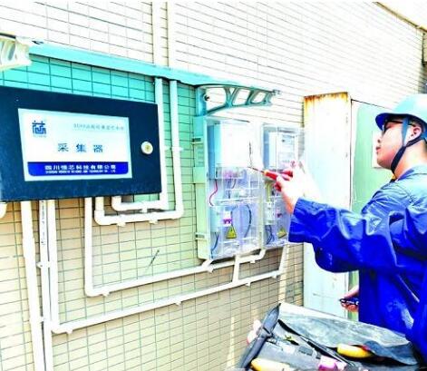 　　11月10日，從國(guó)網(wǎng)四川電力公司羅江縣供電公司獲悉，日前，隨著東城國(guó)際和秀水灣小區(qū)580戶“三表合一”改造完成，該公司“三表合一”共計(jì)完成652戶。  (圖片來自網(wǎng)絡(luò)，侵刪) 　　“三表合一”是指電表、水表、氣表智能一體化采集