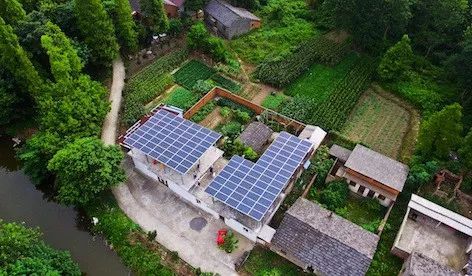 原标题：分布式发电市场化交易试点明年启动 缴“过网费”即可跨用户售电            即将启动的分布式发电市场化交易提供了一条新的路径：缴纳“过网费”即可直接向用户售电，也就是俗称的“隔墙售电”。  高速增长的分布式光伏市场迎来了重大利好