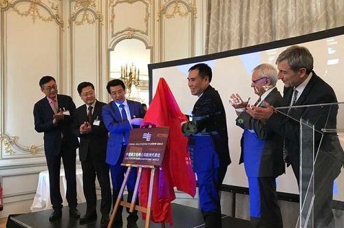 
                
	
                    
	11月13日，中国南方电网公司驻欧洲代表处正式在法国巴黎挂牌成立。

	

	南方电网公司党组副书记、副总经理史正江、中国驻法国大使馆科技处公参孙玉明、法国中国工商会会长潘诺，以及南方电网驻欧洲代表处总代表、中广核欧洲能源公司总经理陆玮等，出席了当天在巴黎举行的挂牌仪式