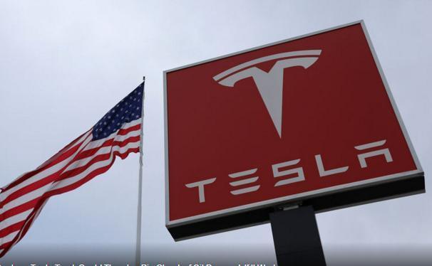 原标题：特斯拉研发新型电动卡车，这可能威胁大量的石油需求            Tesla（纳斯达克股票代码：TSLA）公司周四推出了一款新型电动卡车，显示Elon Musk能够与Steve Jobs的技术能力相提并论，一窥未来。 如果他能够和苹果公司（NASDAQ：AAPL）现任首席执行官蒂姆·库克的制造业实力相提并论，那么他也可能会打击石油业