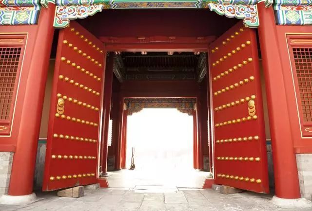 原标题：中国继可燃冰后又攻克新能源，或可用几万年！              能源是决定一个国家经济命脉的三要素之一，另两个是货币的信用和债务。事实上，人类的进步史，就是能源利用的进步史，从植物到煤炭，从煤炭到原油，从原油到新能源......