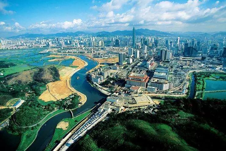 原标题：十九大后，地勘单位怎么走？            十九大后中国将进入新时代，地勘行业也将迈入上一个新的台阶。将“增强绿水青山就是金山银山的意识”写入党章，更加确定了绿色勘查的重要性