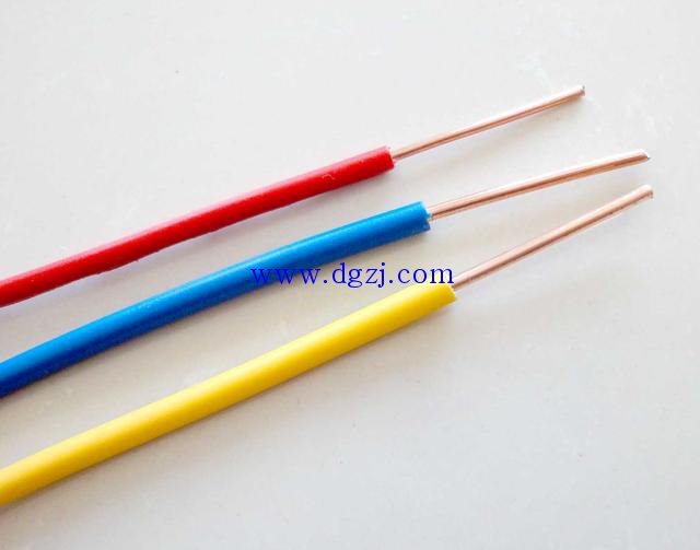 
        	多股銅線和單股優(yōu)缺點 
安全上肯定是單股的好啊，散熱好，電阻值低，穩(wěn)定性好，所以家用裝修都用單股的 
多股的場合不一樣，主要是軟線，工業(yè)設(shè)備安裝用的多，太硬的單股的不好安裝不得不用多股軟線 
多股的截流量比單股的大，電流都是走導(dǎo)體表面的，多股的電線相對截流量就大一點，這要看應(yīng)用的場合了 
 
 
1、國家標(biāo)準(zhǔn)規(guī)范規(guī)定，家裝應(yīng)該使用單股塑 
銅線，當(dāng)然，燈頭可以使用多股軟線（也叫護套線）。 
2、正常情況下，同樣平方的電線截面面積