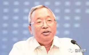 原标题：行业专家畅谈中国能源革命之路            在2017中国能源产业协作会议上，中国石油化学工业联合会副会长兼秘书长赵俊贵、中国节能环保集团董事长刘大山、中国煤炭工业协会会长王显政、中国电力企业联合会专职副理事长魏昭峰、国家能源局能源节约与科技装备司副处长张彦文分别从中国油气产业的机遇、能源绿色转型、智能电网建设等中国能源事业发展的多个角度表达了自己的看法，他们这样说 中国油气产业仍处于大有作为的机遇期  中国石油化学工业联合会副会长兼秘书长赵俊贵 中国石油化学工业联合会副会长兼秘书长赵俊贵