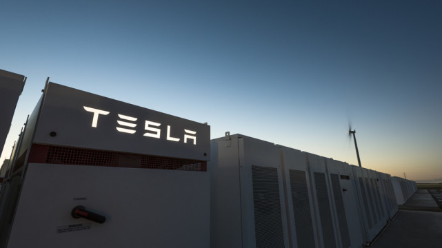 
	中國儲能網(wǎng)訊：特斯拉CEO伊隆-馬斯克（Elon Musk）曾打賭說要在100天內(nèi)為南澳建造出全世界最大的電池，否則他將自己掏腰包，為南澳支付電費(fèi)。


	結(jié)果，他真做到了