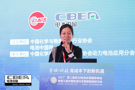 
	


	超威電力李敏：完善“儲能+售電”商業(yè)模式 儲能將會是爆發(fā)點(diǎn)
浙江超威電力有限公司儲能事業(yè)部總經(jīng)理李敏作主題演講
11月17日，“2017’第二屆動力電池應(yīng)用國際峰會暨第三屆中國電池行業(yè)智能制造研討會”繼續(xù)在北京精彩召開。本屆峰會由中國化學(xué)與物理電源行業(yè)協(xié)會和電池中國網(wǎng)共同主辦，天津力神電池股份有限公司聯(lián)合主辦;中國化學(xué)與物理電源行業(yè)協(xié)會動力電池應(yīng)用分會承辦，無錫先導(dǎo)智能裝備股份有限公司聯(lián)合承辦