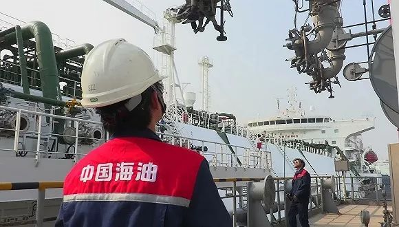 原标题：中海油将整合重组尼克森 或造成进一步裁员            重组将降低尼克森的开采成本，但也可能会造成新一轮的裁员，原尼克森的员工数量比例可能会进一步下降。  中国海洋石油集团有限公司（下称中海油）正在试图优化其海外业务，提高其整体效益