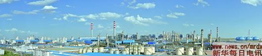 原标题：告别“卖炭翁”,不满足只做“卖油翁”                               告别“卖炭翁”,不满足只做“卖油翁”          神华宁煤集团煤化工创新不停步:煤制油之后,正向高端化工品进军                    稿件来源：新华每日电讯 新闻纵深                                神华宁煤集团400万吨/年煤炭间接液化示范项目全景照片(拼接照片,2016年7月15日摄)。　新华社发(余超摄) 本报记者孙波、史湘洲、马俊  13年前