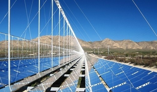 原标题：阿根廷预计高达30亿美元投资可再生能源项目            11月29日，阿根廷政府授予1408兆瓦发电容量的项目，并承诺将容量扩至2000兆瓦。预计可再生能源项目的投资额达25亿到30亿美元