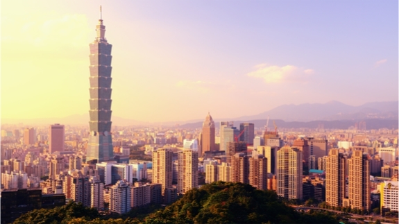
            	英国和台湾将加强能源等关键领域的贸易联系近日，英国国际贸易部长格Greg Hands和台湾“经济部”官员王美花达成一致，改善生物技术和清洁发电等领域的国际对话。去年，双方的贸易额增长到53.5亿英镑，预计将继续上升，这为英国公司提供重要的机会