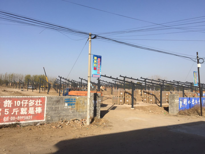 原标题：强强联合!天爱能源携手银泽电力建设2.9MW光伏电站            近日，由无锡天爱能源科技有限公司即无锡市小天鹅建筑机械有限公司能源事业部(以下简称“天爱能源”)打造，昌黎银泽光伏电力有限公司投资的秦皇岛昌黎县荒佃庄村集贸市场2.9997MWp分布式光伏发电项目顺利开工(以下简称“昌黎荒佃庄项目”)。  昌黎荒佃庄项目位于秦皇岛昌黎县荒佃镇集贸市场，采用分布式用户全额上网模式，建筑屋顶总面积为20000m2,其中有效面积约为20000m2，静态总投资2250万元