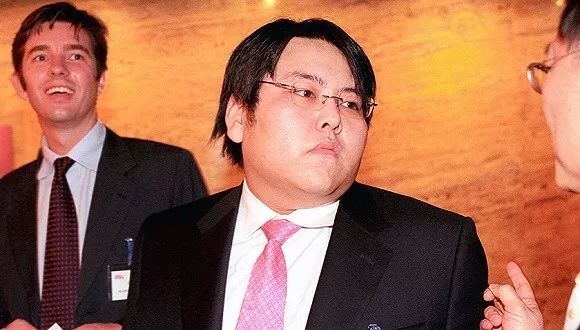 原标题：李兆会因不履行法律文书确定的义务 已被法院限制出境            法院判决，海博鑫惠应于判决生效之日起十日内向美锦能源支付代偿款本金2.16亿元及利息；李兆会对海博鑫惠上述第一项确定的付款义务中未清偿部分承担四分之一的连带清偿责任。  图片来源：视觉中国 12月5日，上海高级人民法院网消息，李兆会因不履行法律文书确定的义务，已被法院限制出境