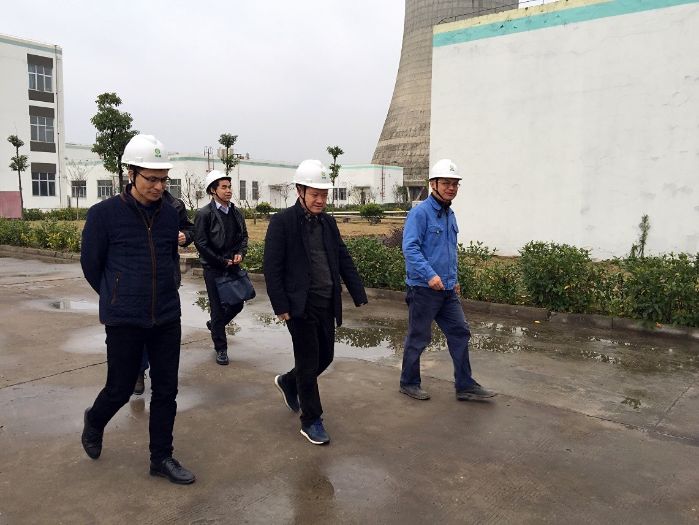      　　本网讯 12月1日，中国长江三峡集团公司（以下简称三峡集团）重庆分公司副总经理马善才在武汉拜会了阳光凯迪新能源集团有限公司（以下简称阳光凯迪）执行董事唐宏明，双方就明确合作意愿、探索合作机会、壮大各自在清洁能源的战略布局等方面进行了座谈交流，并就在全国范围内共同开发农林生物质能源项目，开展风电、小水电等其他清洁能源项目的股权合作以及实现长远双赢发展目标达成共识。                    　　马善才首先简要介绍了三峡集团的发展历程和在国内外的战略布局，以及重庆分公司的基本情况和业