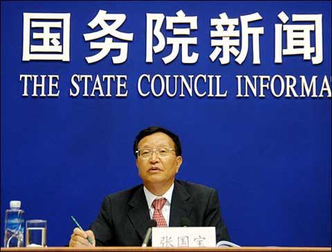 
	 　　为何光伏电价拍卖制，成为国家能源局加快光伏平均上网进程、降低补贴缺口的最佳选项？

	　　朝鲜近日又发射导弹、宣称可直接打到美国本土，美国军方提出海上封锁制裁朝鲜最佳“选项”，但需中国与俄罗斯支持；而国家能源局要按住光伏补贴缺口继续扩大、推行光伏电价拍卖制、须得到省区及各地方政府通力配合。

	　　一、 国家能源局首任局长张国宝倡导光伏电价拍卖制

	　　从光伏逐步摆脱依赖补贴发展的角度、国家首任能源局局长张国宝在2015年、提出消化吸收国际光伏电站开发中、光伏