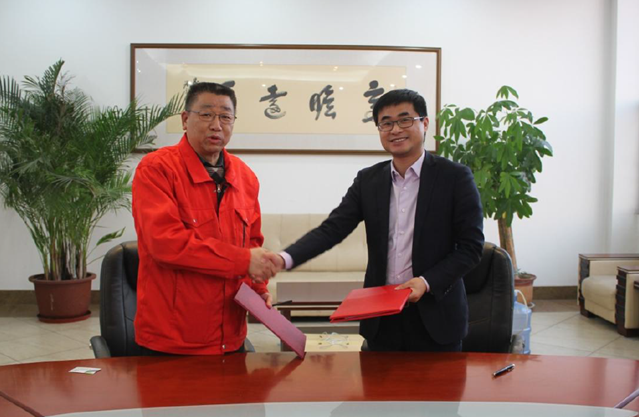 原标题：大海新能源与顺风光电签署战略合作协议 携手硅片供应与研发            近年来，在国家产业政策的支持下，我国光伏生产和应用规模持续快速增长。2017年1-9月份，我国新增光伏发电装机43GW，累计装机容量高达120GW