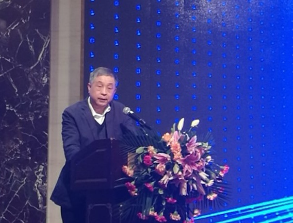 原标题：王勃华：数字化技术助推我国光伏产业创新发展            当前，能源短缺、环境污染、气侯变化已成为人类社会面临的共同课题，一场以转变能源生产、消费方式,由传统能源向可再生能源过渡的新一轮能源革命正在进行。随着并网装机规模的日渐扩大，光伏发电在能源结构中的占比正在快速增长，以光伏为代表的可再生能源已成为全球能源产业竞争的焦点，光伏发电应用的深远意义已日益深入人心，光伏产业已成为全球能源加速转型的重要推动力量