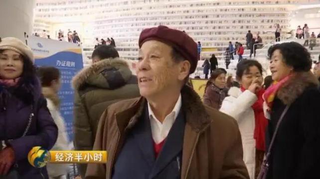 原标题：这个城市的马路火了！路灯、井盖竟有这种神奇功能...             （央视财经《经济半小时》） 十九大强调要提高发展的质量和效益，更好满足人民在经济、政治、文化、社会、生态等方面日益增长的需要，推动社会全面进步。滨海新区不再一味追求发展速度，也在注重文化和生态建设