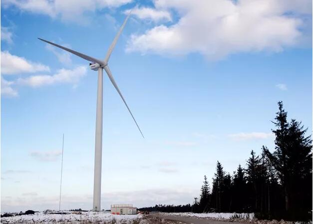　　8月4日，位于丹麦西部日德兰地区Østerild测试中心的一台MHI-Vestas 9.5MW海上风电机组样机起火，样机拆除工作于当月15日完成。

　　
　　近日，在经过独立调查后，MHI-Vestas公司确认了这起事故的原因，火灾是由该样机变流器模块中的一个故障组件导致的，该组件则是在安装过程中被损坏的，而且该过程则专门应用于测试中心的现场条件
