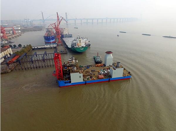 　　2017年11月2日下午，由海洋水建投资建造的“海洋风电69号”自升式海上风电安装船在江苏韩通船舶重工有限公司码头顺利下水。

　　
　　“海洋风电69号”是南通海洋水建工程有限公司为适应6MW海上风机施工而定制的船舶，型长85.8m、型宽40m、型深7m、结构吃水4.8m、桩腿长75m，平台配有绕桩式主吊机500t×25m、可在10～40m水深海域施工作业