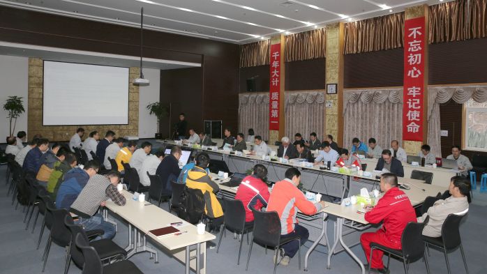 　　12月6日，由国家能源局总工程师韩水带队，联合中国水力发电工程学会、四川省地质矿产开发局组成的专家组，在三峡集团党组成员、副总经理樊启祥陪同下，来到乌东德工程建设现场，对乌东德水电站工程枢纽区地质灾害综合监测预警系统开展评审。  　　评审期间，专家组一行先后查勘了金坪子、右岸鸡冠山梁子、右岸出线场平台等监测设备布置地点和运行情况，听取了综合监测预警系统承建单位现场负责人的介绍，查阅了项目档案资料，并与工作人员进行了交流，详细询问了该系统分布式光纤与地震动监测站点等的布设情况和监测效