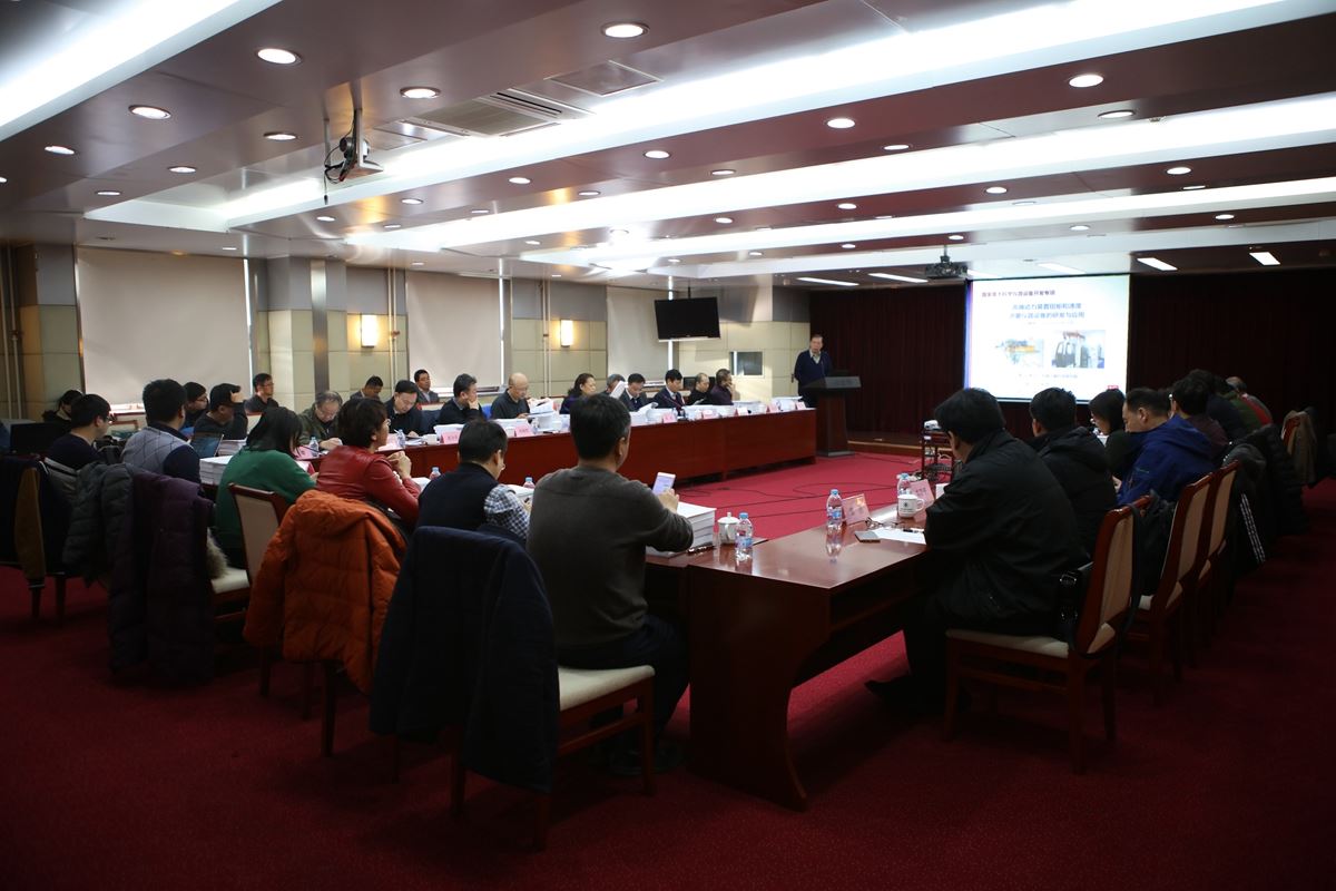 　　12月1日，由中国计量科学研究院(以下简称“中国计量院”)牵头承担的“十二五”国家重大仪器专项项目“高端动力装置扭矩和速度测量仪器设备的研发与应用”在中国计量院昌平院区通过了科技部组织的专家验收。  项目综合验收会现场 摄影：陈杭杭 　　项目建立了包括20 kN·m高准确度大扭矩标准装置、双天线雷达测速仪、加速度计动态特性校准装置在内的成套科学仪器，攻克了空气轴承制造、无扰动质量参数测量