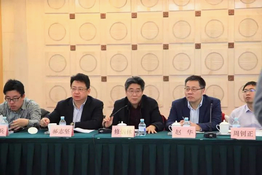 　　日前，在国家科技重大专项事故容错燃料研发项目专家委员会第二次全体会议上，中国广核集团(以下简称中广核)宣布，由中广核首倡的事故容错燃料已从概念、材料研究开始转向工程示范研究，这标志着近50年以来核燃料领域最大的一次技术革命取得了积极进展。  　　安全性与经济性事关核电产业的生存与发展，而核燃料更是核电安全的关键和源头