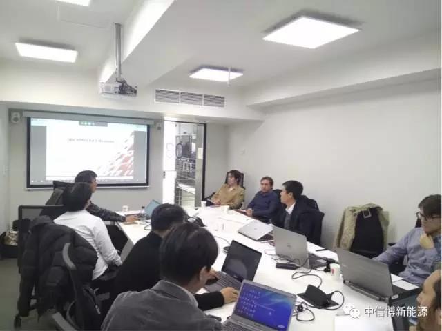 原标题：中信博新能源参加西班牙 IEC TC82会议并主导WG7标准制定            2017年11月27日至12月1日， 国际电工委员会太阳能光伏能源系统技术委员会(IEC TC82)秋季会议在西班牙马德里卡洛斯三世大学(UC3M)召开。在一周的会议中，共有100余位来自世界各国的专家参与了WG1、WG3、WG6和WG7四个工作组的并行讨论