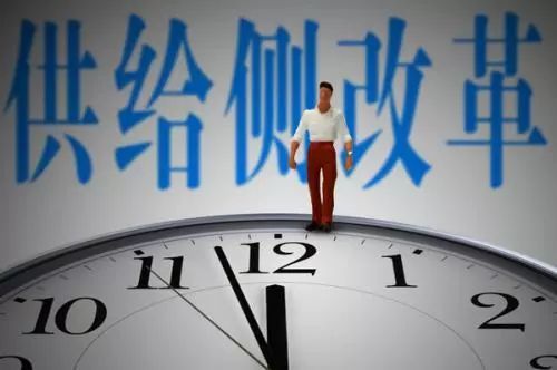 原标题：钢铁煤炭去产能均超额完成全年目标|今日钢铁财经资讯速览            欲了解舆情平台的更多信息 请点击文后原文链接 钢铁煤炭去产能均超额完成全年目标 2017年我国钢铁、煤炭、煤电行业去产能均提前超额完成全年目标，这意味着，前两年全国退出煤炭、钢铁产能已分别超过4.4亿吨和1.15亿吨，逼近“十三五”目标上限，2018年有望完成或提前完成去产能任务。 但值得注意的是，去产能还面临着部分地区供给不平衡、职工安置难度大、僵尸企业及资产债务处置困难等系列问题