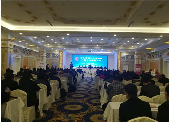 　　12月8日-9日，江苏阀协在江苏盐城滨海举行八届五次会员大会，来自中国阀协、中石化南京阀门供应储备中心、合肥通用机械研究院阀门事业部的领导和全体会员企业领导及代表约230多人齐聚滨海参加了此次会员大会，大家集中在一起畅所欲言，共谋江苏阀门产业的发展大计，以此进一步开拓阀门市场。这次会议参会者之多，是历次会员大会参会人数最多一次，大家兴高采烈聚集一起，在协会大平台上相互交流，促进行业进步发展