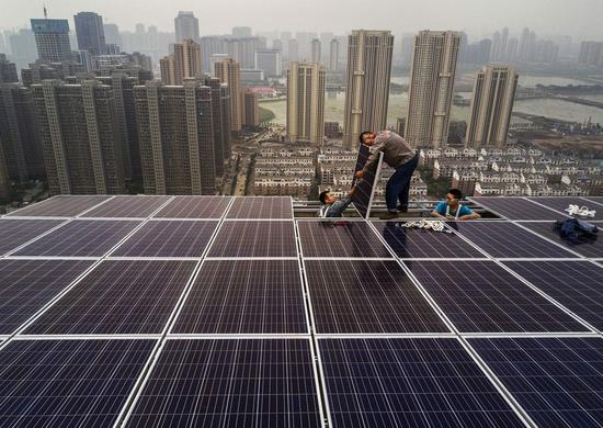 
	　　据彭博社消息，IHS Markit市研公司预测，由于中国需求强劲，2018年全球太阳能安装量有望实现108千兆瓦，这极具里程碑意义。

	　　IHS Markit在一份报告中指出，在中国这个全球最大的太阳能市场，政府对清洁能源的强力支持将继续推动对太阳能板的需求