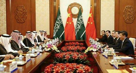 原标题：美国慌了：继俄罗斯后，沙特也献上650亿美元大单讨好中国？               对于沙特阿拉伯来说，石油大概是他们最不缺乏的资源了。但随着世界的石油总储存量开采强度加大而减少，沙特是时候要未雨绸缪了