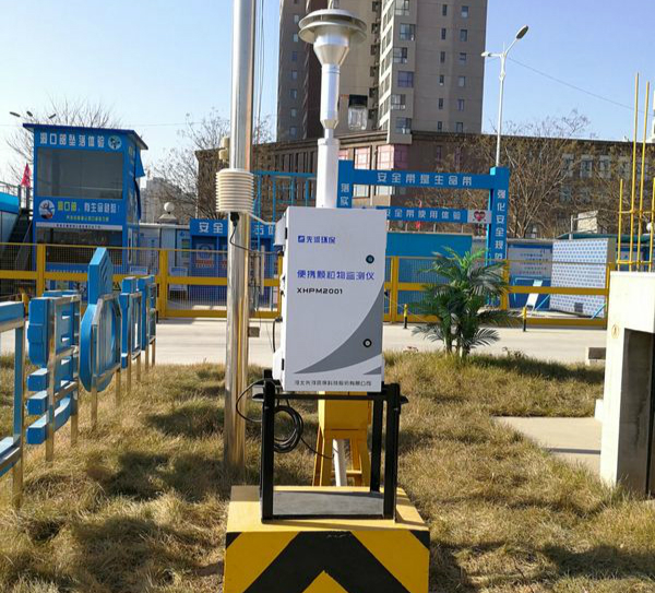 　　近日，河北石家庄市在全市所有乡镇(街道)、主要建筑工地、国省道干线共计903个监测点位建设的网格化小型空气质量监测站建成并投入试运行，实现了对全市区域实施网格化空气质量监测的全覆盖。  位于建筑工地的小型空气质量监测站