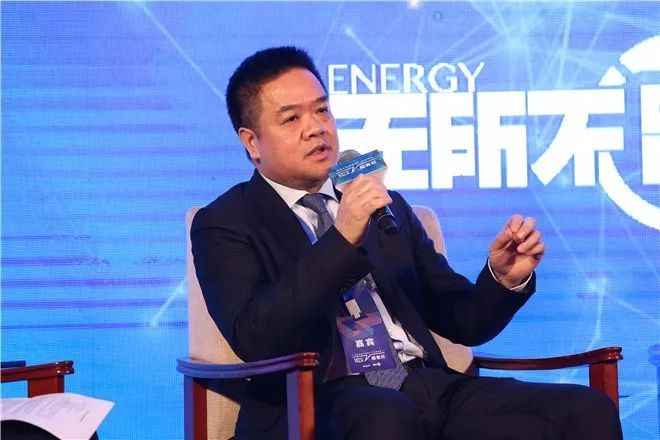 原标题：兴业银行绿色金融部总经理罗施毅： 绿色资本“入席”，能源绿色化提速            【无所不能 文 | 能豆君】在建设生态文明上升为中华民族千年大计的今天，绿色金融推动能源结构优化、助力绿色发展的议题，再次被提上日程。资本“入席”将如何掀起能源结构变局？ 近日，兴业银行绿色金融部总经理罗施毅接受财新无所不能专访时指出，绿色资本的参与，能够加速能源产业结构优化进程，使绿色能源运行效率和产业结构逐步得到优化