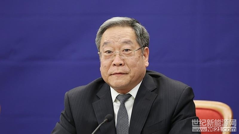 国家发展改革委秘书长 李朴民：各位记者朋友们，大家下午好，欢迎参加国家发改委的新闻发布会。今天发布会的主题是关于全国碳排放权交易体系启动工作