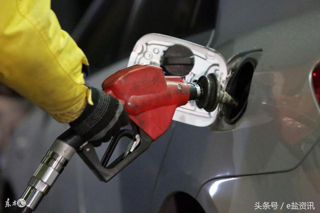 原标题：e盐资讯：停售“燃油车” 国内汽柴油将何去何从？            受环保压力，新能源发展的助推，政府表态调整发展战略等诸多因素的影响，国内乃至全球在启用研究制定燃油车禁售时间方面，依然在路上…… 历经百年的燃油车将退出历史舞台？那么国内汽柴油又将何去何从？ 近两年，世界各地停售燃油车时间表陆续出台，在大力推行新能源汽车计划的背后，都给出了相关燃油车停售的时间节点，但从新能源汽车发展的速度来看，锂电池的技术难度并未有效逾越，瓶颈期谈替代燃油车，似乎为时尚早，但技术的发展也充满了诸多的未知，不经