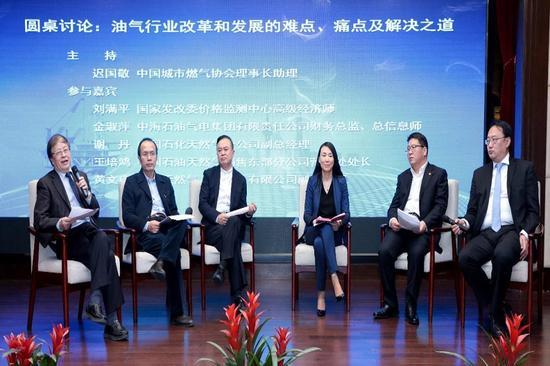 原标题：“三桶油”联手保供 天然气紧张有望逐步缓解            　　新华网上海12月20日电（记者陈云富、郑彬）北方供暖季天然气供应紧张、价格大涨引起社会广泛关注。20日在上海举办的2017中国油气改革与发展高峰论坛上，“三桶油”同台表示，正在加大互联互通、增加进口力度，实现多措并举联手保供，并着眼于短期、中期等阶段天然气市场需求，保证天然气市场的稳定供应