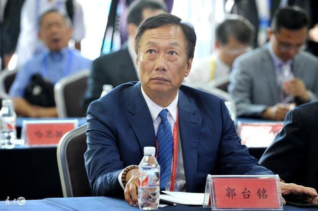 原标题：台湾首富郭台铭携重金杀入！这一板块有望成资金追捧对象（附股）            最近，天然气行业很热！不仅仅是全国各地的天然气短缺，更有LNG的涨幅超过比特币！今年以来，国内天然气消费量出现大幅增长，2017年1月份-10月份，全国天然气消费量达到1865亿立方米，同比增长18.7%。  而曾经的台湾首富郭台铭也是盯上了这个行业！日前，郭台铭斥资近15亿港元入股IDG能源，成为其第二大股东，并表示将发力天然气领域