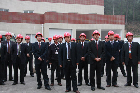 　　福建電力全面強化各項安全舉措，同步管控，同步下達，現(xiàn)場督查，視頻執(zhí)規(guī)，牢牢守住歲末年初安全關(guān)。下面跟小編一起來了解一下福建電力全面強化各項安全舉措的具體情況，希望對大家有幫助