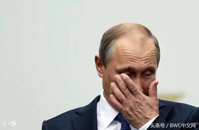 原标题：俄罗斯穷了，中国高价买了俄罗斯天然气？专家：五年内或难以解决              俄罗斯的经济最近几年很艰苦，经济总量穷得只相当于中国的一个省，直到最近，才开始走出经济衰退，而这背后，除了该国寻求非能源经济的发展模式外，更重要还在于中国对这位好兄弟功不可没的出手相助，特别是，中国对俄石油、天然气领域和矿业的直接投资正在快速增长。  俄罗斯是穷了，但是中国不是还在挺着吗！中国高价买了俄罗斯的石油和天然气？ 据路透社12月21日报道，俄罗斯天然气公司与中国石油集团就未来从俄远东地区供应天然气（3
