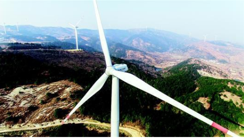 
            	日前，大悟县江家山、鲁家畈风电场提前完成今年的发电任务，上网电量约为1.2亿千瓦时。今年大悟可以实现风力发电近20亿千瓦时，相当于全县一年总用电量的1.5倍