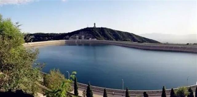 原标题：我国抽蓄电站建设再提速 新能源消纳迎来利好             12月22日，国家电网公司正式宣布，河北易县、内蒙古芝瑞、浙江宁海、浙江缙云、河南洛宁、湖南平江等6座抽水蓄能电站工程正式开工。6个项目总投资524亿元，总装机容量840万千瓦，计划全部于2026年竣工投产