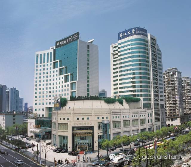 原标题：杭州锦江集团成长报告——国研·斯坦福企业新领袖成长报告连载             【国研·斯坦福导师点评】 杭州锦江集团创始较早，通过连续的的转型升级，已经发展为一家围绕能源、环境、化工和有色金属为主的多元化企业集团。企业是民营的，公司业务组合是相关多元化产业链条中的业务，可以说，这样一个企业是具备探索精神的，我们知道，环境工程是一种涉及公共事业的项目，如何利用民营资本来做就是一项创新，今天我们称之为PPP，即公私合作模式，这是一个发展方向