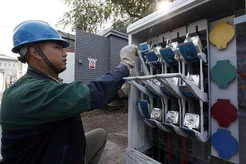 原标题：太阳能资讯：“煤改电”实践者看“煤改电”             请点击此处输入图片描述 清洁能源替代利国利民，是大势所趋，目前正在全国各地如火如荼地开展。这项工作开始于北京