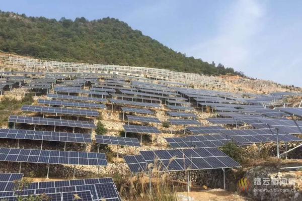 原标题：浙江缙云县15MW农林光互补项目正式并网发电            12月23日上午9点17分，位于缙云县东方镇岱石村的京能缙云15MW农林光互补项目正式并网发电，这是缙云县继晶科缙云20MW农林光互补电站后并网发电的又一大型地面光伏电站。  京能缙云15MW农林光互补项目总概算投资1.3亿元，由北京京能集团在缙云县设立的缙云县京能新能源有限公司全额投资