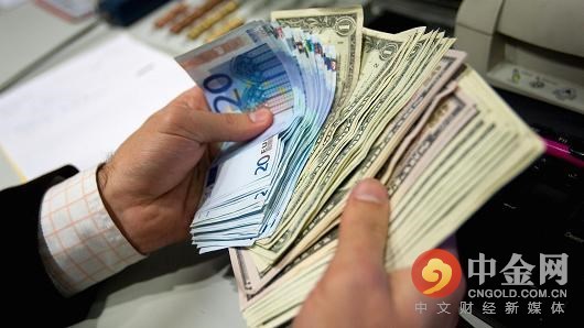 原标题：欧元/美元的2018年预测：准备迎接一个更强大的欧元            2017年原本应是美联储和美元当主角的一年，最终却成为了欧洲央行和欧元的一年。当然，在过去的12个月里，各大中央银行是主要的市场引擎，与政治因素共同引领汇市