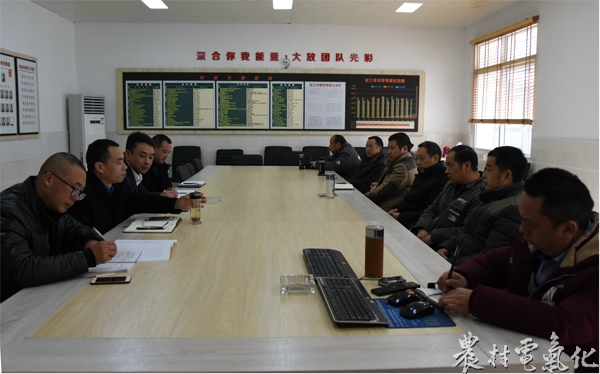 


　　农村电气化网讯：12月21日下午，在蓬溪公司水电运检中心的睿思堂内，声如洪钟，气氛浓烈。

　　蹲点联系的该公司副总经理袁小东、副总工程师廖孝文及中心党支部党员、入党积极分子围坐在呈长方形的会议桌前，畅所欲言，以互动的形式，结合自身岗位工作，谈十九大精神学习的感受，对单位工作的促进并提出建议